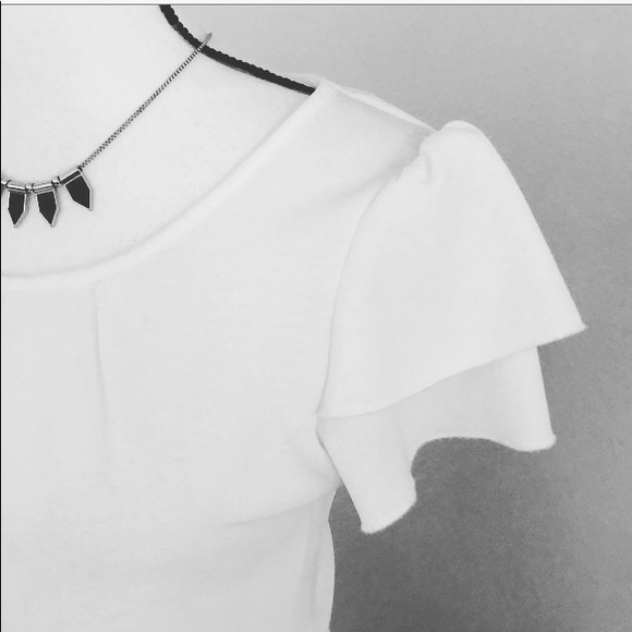 Peplum white top with cap sleeves size small - Picture 4 of 6